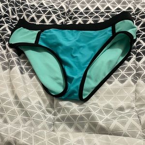 i’m selling another bikini bottom it has two different colors.